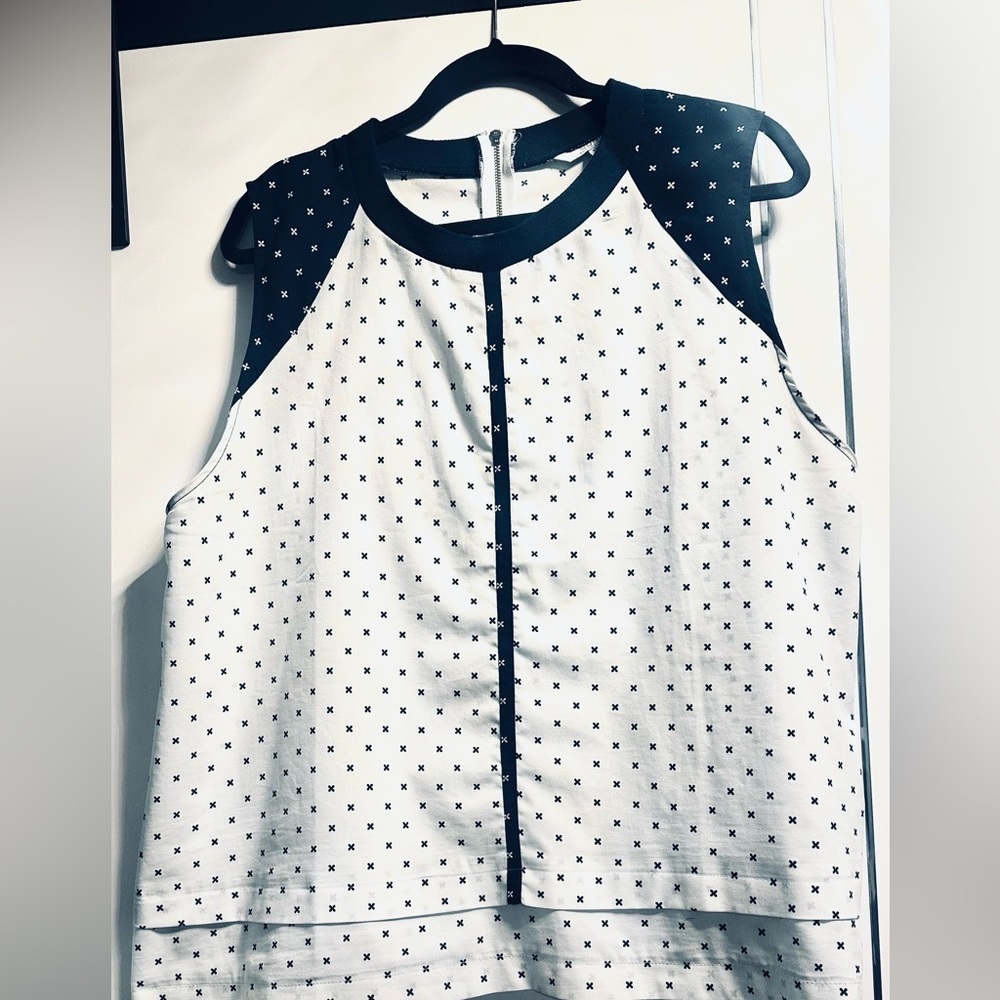 Alfred Sung XXL Sleeveless White Top with Black Trim and X Print Back Zipper